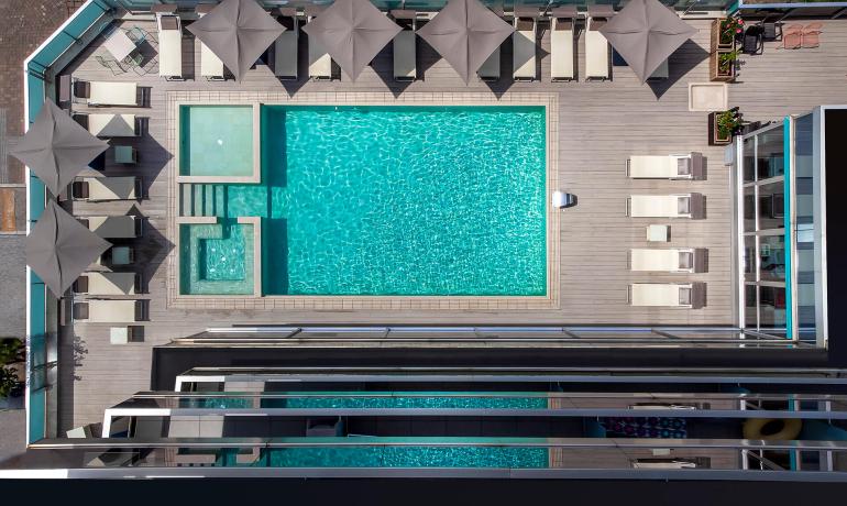 aquahotel it l-estate-perfetta-soggiorna-all-aqua-hotel-con-spiaggia-riservata-e-gustosa-mezza-pensione 050